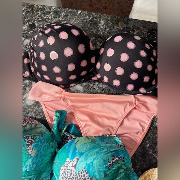 Listing for exposure shot only 34DD and S or M sets - Picture 9 of 15